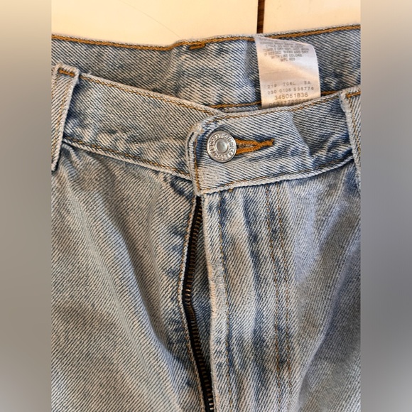 Vintage Levi's 505 Dad/Mom Shorts 36 Reg Fit 2005 Light Wash Y2K Denim No Patch - Picture 2 of 10